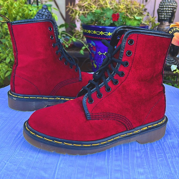 🏴 Dr. Martens MIE Vintage Red Velvet Boots UK 5 - Picture 11 of 17